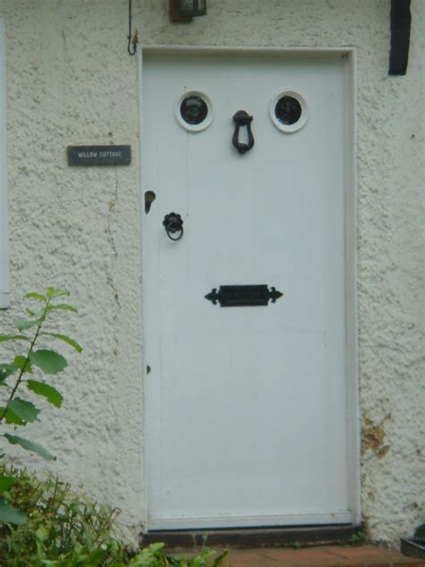 I Think That This Door Has A Concern La Face Things With Faces