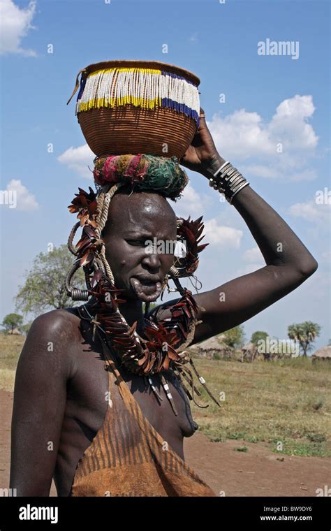 Mursi Tribe Woman With Basket Omo Valley Ethiopia Stock Photo Alamy