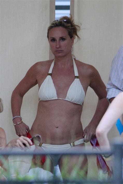 Hot Mama Sexy Sonja Poses On The Beach — Plus 6 More Racy Photos