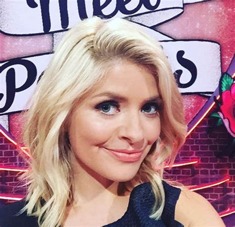 holly willoughby asked for nudes as she joins snapchat daily star