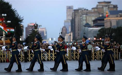 Cina Presto Una Grande Parata Militare Per I 70 Anni Della Fondazione
