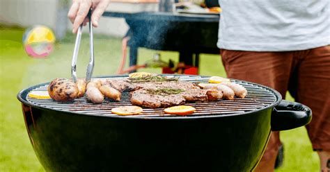 Frequently cleaning your grill will improve the safety of your grill, taste of your food, cut down on extra smoke, and ensure your burners are burning clean and heat is being distributed evenly. How To Clean A Dirty BBQ Grill | Housewife How-Tos