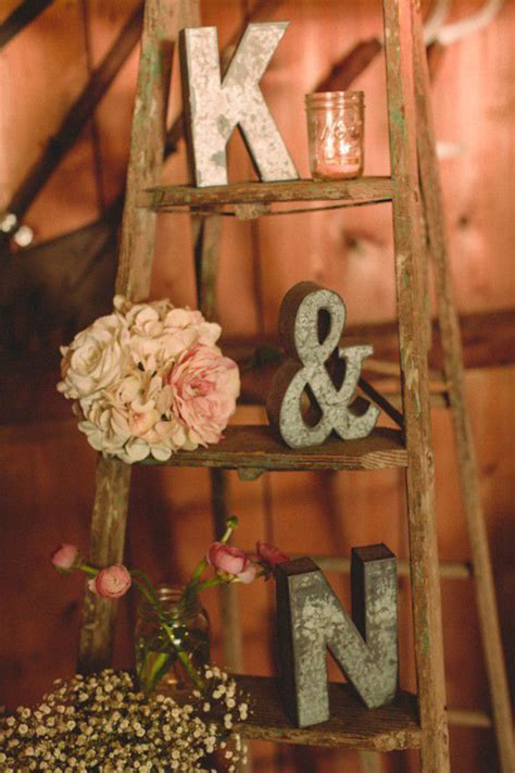 25 Perfect Wedding Decoration Ideas With Vintage Ladders
