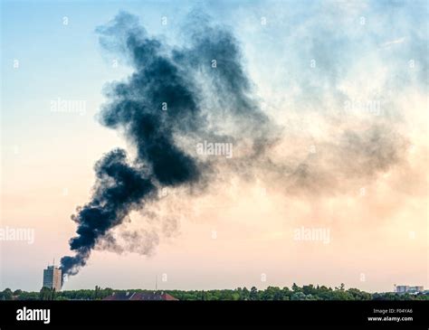 Plume Smoke Disaster Hi Res Stock Photography And Images Alamy