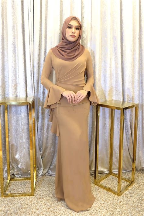 Warna Baju Golden Beige 24 Pilihan Warna Baju Bridesmaid Yang Confirm