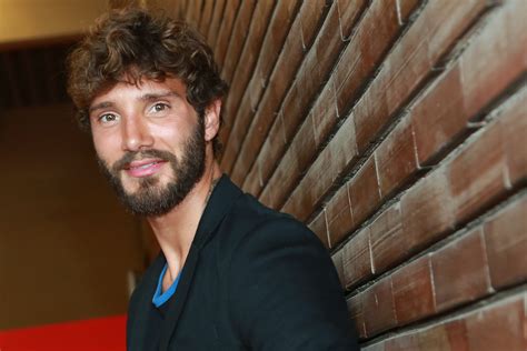 Aug 28, 2021 · stefano de martino together with his beautiful sister adelaide. Stefano De Martino racconta in tv il suo passato: da Torre ...