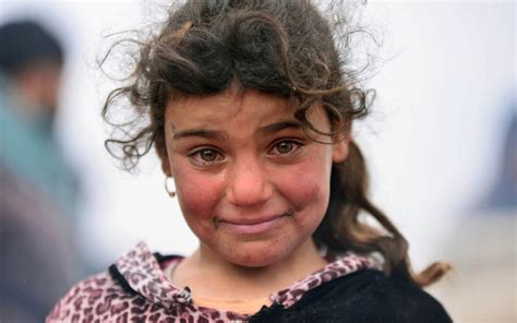 a journalist asked this syrian girl to smile r pics