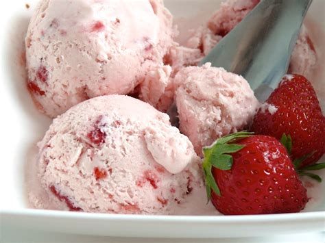 Pour cette délicieuse glace maison, vous avez besoin de ceci. Glace double fraise sans sorbetière! - Bee made