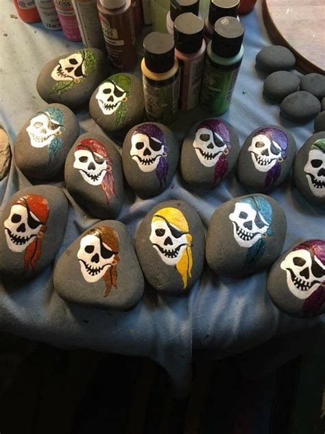 Rocks Painted W Skulls Try To Make W Sugar Skulls Painted Rocks