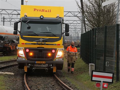 Prorail Zet Ontspoorde Locomotief Terug Op Het Spoor Rijnmond