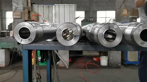 Injection Molding Machine Screw Barrel Bimetallic Barrel Youtube