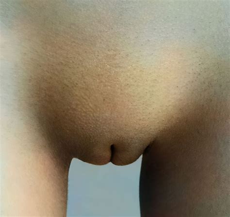 Emily Ratajkowski Poses Totally Naked With Pussy Closeups Celeb