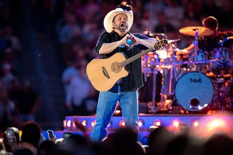 Garth Brooks Offers Support For Proposed New Closed Nashville Stadium