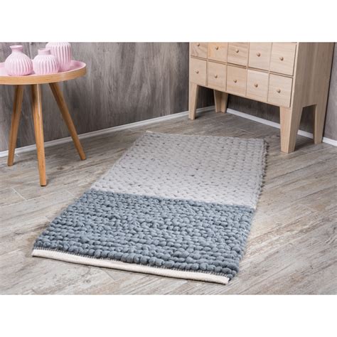 Der dunkelgraue teppich auf dem foto ist ca. Bloomingville Teppich hellgrau / dunkelgrau aus Wolle mit ...