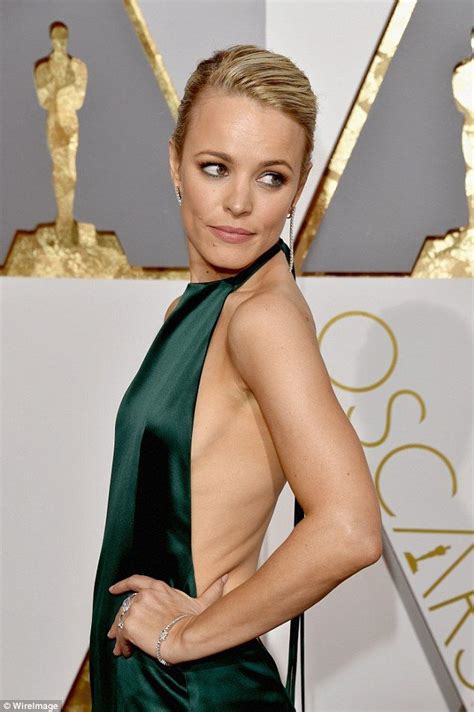 Rachel Mcadam Dares To Bare In Revealing Emerald Gown At Oscars Rachel Mcadams Oscar Dresses