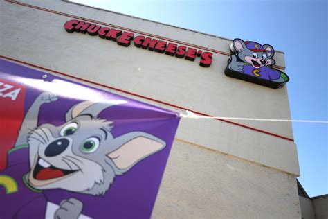 Chuck E Cheese Files For Bankruptcy Due To Covid 19 Black America Web
