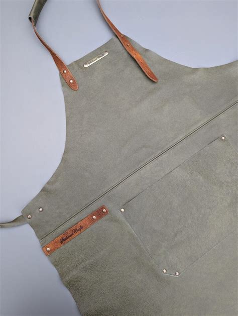 XL Classic Apron With Front Pocket Deluxe Stalwart Crafts UK