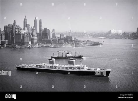 1950s Ocean Liner Hi Res Stock Photography And Images Alamy