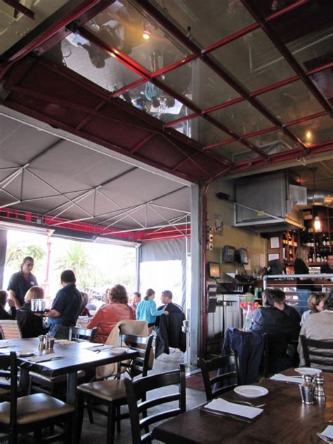 Le garage is committed to serving simple french bistro style food in a relaxed casual atmosphere on the beautiful sausalito waterfront. Le Garage, Sausalito, CA - California Beaches