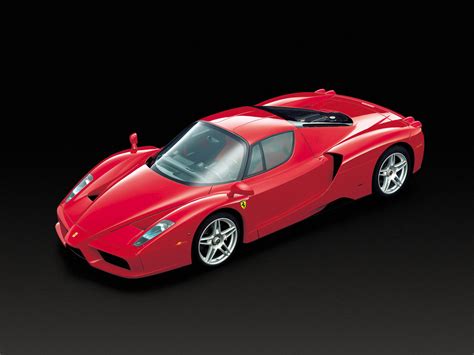 Enzo było testowane na włoskim owalnym torze w nardo gdzie osiągnęło prędkość wynoszącą 355 km/h, czyli o 5 km/h większą od podawanej przez producenta. Sonic Fields:Ferrari Enzo Wallpaper