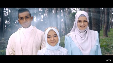 Lagu yang diciptakan oleh hael hussaini dan ezra kong ini merupakan lagu yang masih berupa single yang dirilis pada 21 september 2018 melalui universal. WOW! Lirik Lagu Ikhlas - Siti Nurhaliza, Nissa Sabyan ...