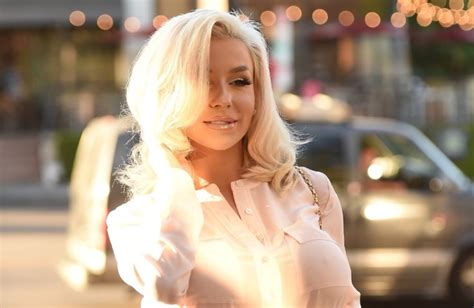 Pregnant Courtney Stodden Gives Cryptic Interview Insinuating Mom