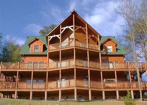 You don't have to leave your pet at home anymore! Big bear lodge - 12 BEDROOM cabin in Pigeon Forge