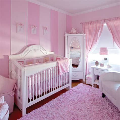 déco chambre de bébé fille avec rayures | Décor rose ...