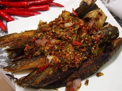 Kami hadirkan 10 resepi ikan cencaru yang sedap. Ikan Keli Berlada | Resepi Masakan Malaysia