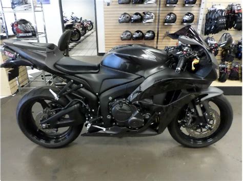 Bike is used everyday bike has a few scrapes here and there bike has new brakes and new tires license is up to date i have papers for the bike reason for selling is because i'm in need of a car for more info on the bike feel free to phone or whatsapp me. 2008 Honda CBR600RR for sale on 2040-motos