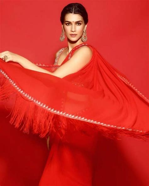 Kriti Sanon Stills In Red Saree For Housefull4 Promotions Linksind Saree Red Saree Indian