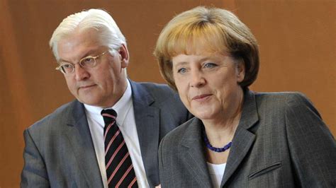Merkel rief bei den feierlichkeiten dazu auf, hass, rassismus und antisemitismus entschlossen entgegenzutreten. ZDF zeigt Porträts von Frank-Walter Steinmeier und Angela ...