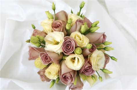 Roses Flowers Lisianthus Russell Bouquet Decoration Wallpaper