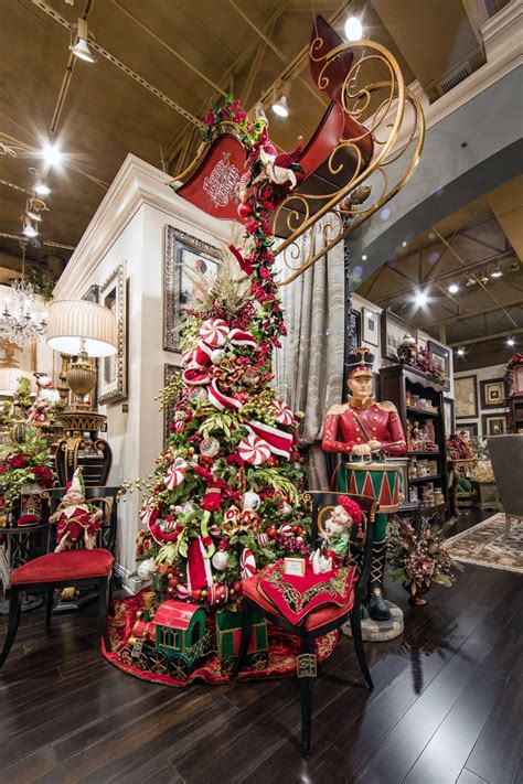 One of the best things about christmas is that it gives you an excuse to dress up your home with all of the lovely ornaments we associate with the holiday season. Luxury Christmas Tree Decorating - Linly Designs