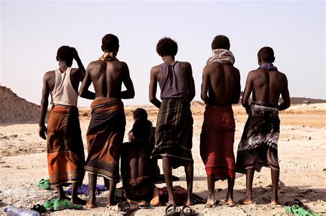 Guerra Na Etiópia Deixa Crianças Feridas