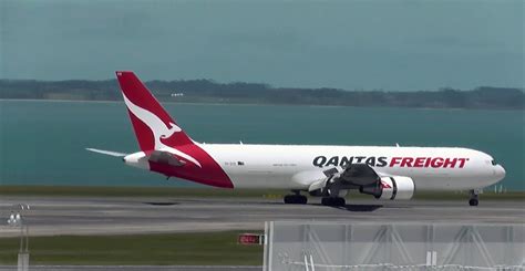 Qantas flight reviewed after depressurisation - Travel Weekly