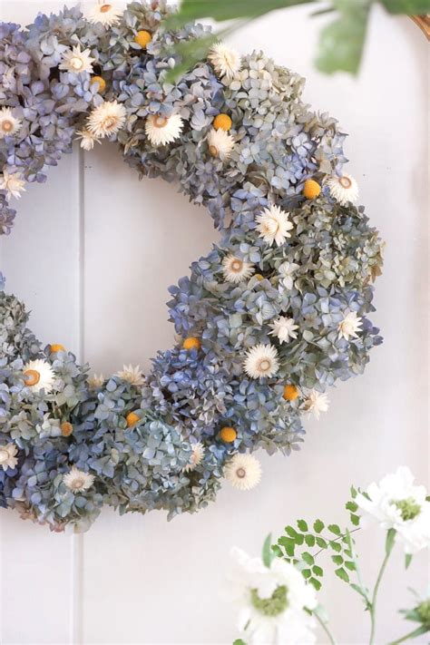 How To Make A Dried Hydrangea Wreath Diy Dried Hydrangeas Decor Ideas