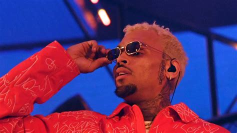 Chris Brown Rips His Pants Open Mid Performance Hiphopdx