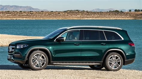 The confident presence of its exterior stems from its impressive dimensions, which are even larger than those of its predecessor (length +77 mm, width +22 mm). 2020 Mercedes-Benz GLS revealed - Shifting-Gears