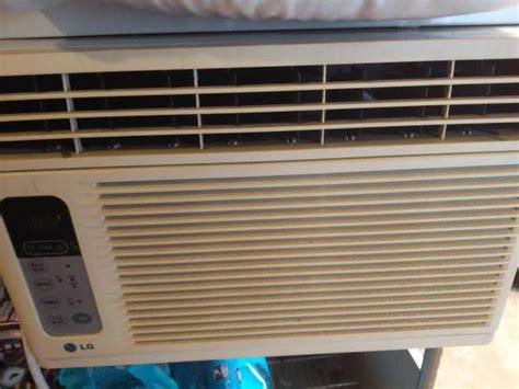 Enjoy climate control in any season. Air conditioner LG brand Model number LWHD8008R Remote ...