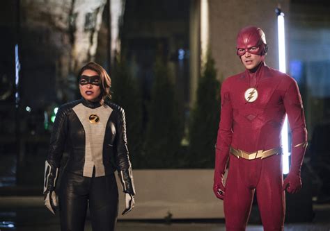 THE FLASH Fights His Reverse In New Photos From The Season 5 Finale 