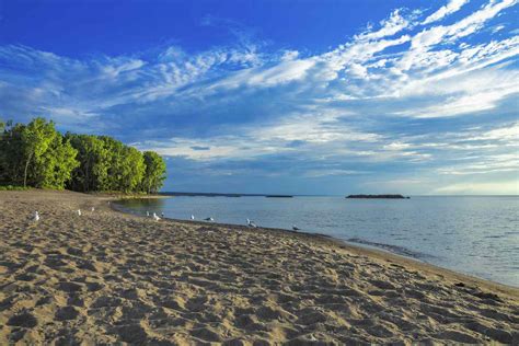 The Best Lake Erie Beaches For A Relaxing Getaway