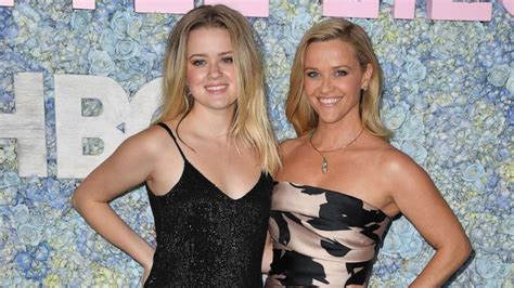 Reese Witherspoon Twins With Daughter Ava In Matching Christmas