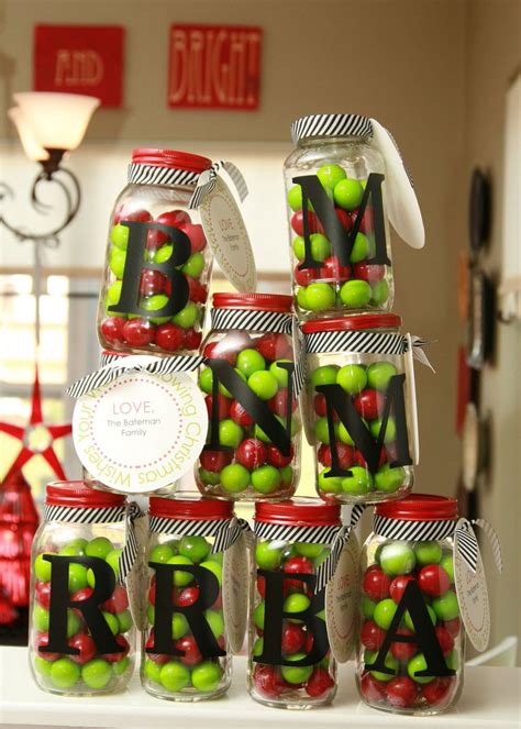 We've found a bunch of easy homemade diy christmas gifts that are fun to give and even more fun to make. 13 Neighbor Gifts That Are Elegant But Frugal - Tip Junkie