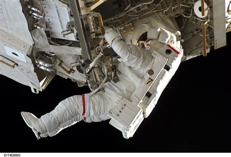 Gambar Orang Sesuai Kendaraan Mengambang Profesi Astronaut Alat