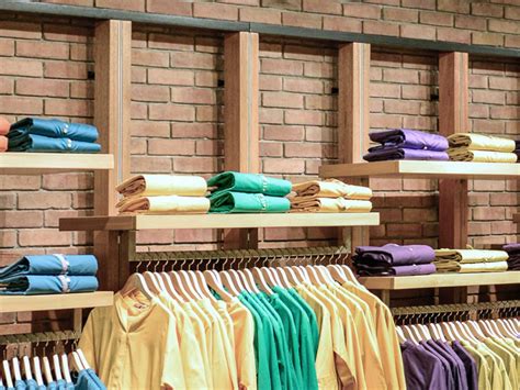 Im büro, für zuhause, für stores, für öffentliche räume Vitra - Xero & Icons Flat system for Khaadi in Karachi ...