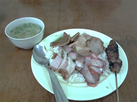 Kalori nasi pun cukup banyak, yang akhirnya membuat menu rawon mengandung 680 kalori setiap porsinya. Pin di i(cha) Appetite