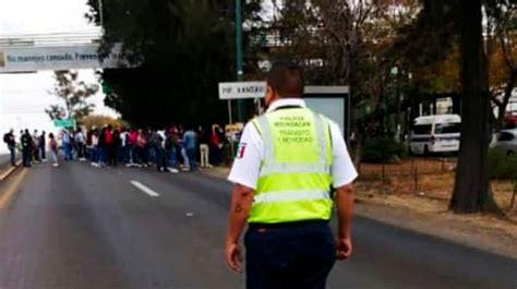 Normalistas Marchan Al Centro De Morelia Pese A Contingencia