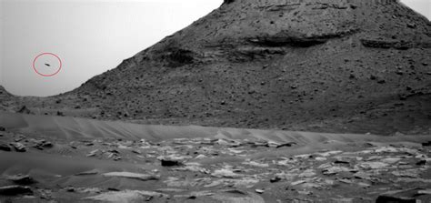 Nasas Curiosity Rover Snaps Photo Of Ufo On Mars — Curiosmos