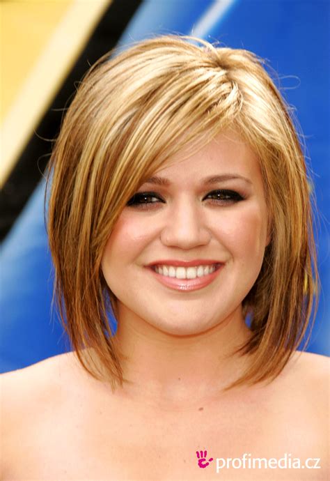 Kelly Clarkson Latest Celebrity Haircut